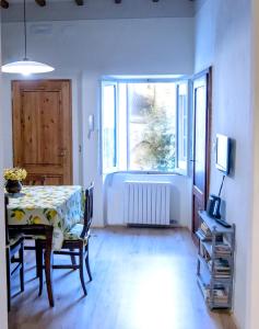 A television and/or entertainment centre at Appartamento Benozzo