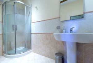 A bathroom at Appartamento Benozzo