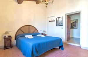 A bed or beds in a room at Appartamento Benozzo