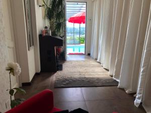 Mynd úr myndasafni af logement avec piscine couverte chauffée du 15 avril à octobre et spa privatifs, vue í Estivareilles