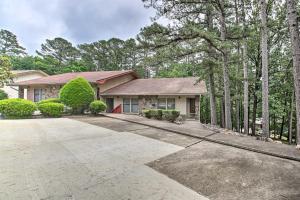 Gallery image of Cozy Retreat with Deck 3 Mi to DeSoto Golf Course! in Hot Springs Village