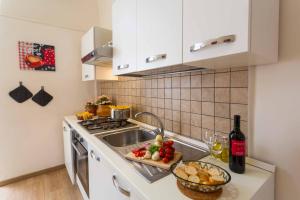 Kuchyňa alebo kuchynka v ubytovaní Siciliabedda Catania Holiday House