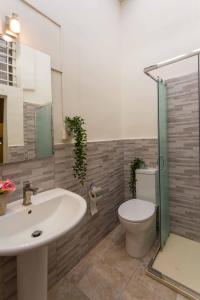 Kúpeľňa v ubytovaní Siciliabedda Catania Holiday House