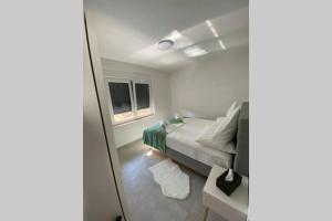 Galeriebild der Unterkunft Villa Lighthouse mit Pool und Jacuzzi in Bašanija