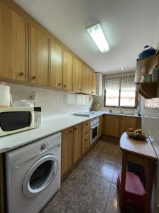 A kitchen or kitchenette at APARTAMENTO CIRAT Ref 050