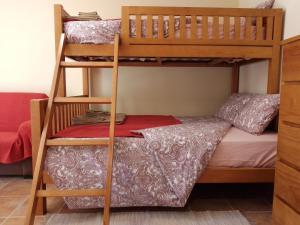 Bunk bed o mga bunk bed sa kuwarto sa Q.ta Moinhos da Ponte