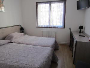 a hotel room with two beds and a window at Hôtel Café du Palais in Thonon-les-Bains