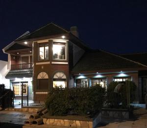 a house at night with its lights on at SWEET HOME PATAGONIA in Comodoro Rivadavia