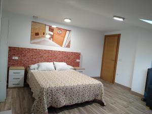 Łóżko lub łóżka w pokoju w obiekcie Edificio Valles del Lúpulo (DUPLEX)