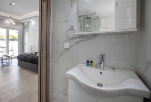 Kúpeľňa v ubytovaní Studio penthouse near Acropolis Museum by GHH + 16 fotografií