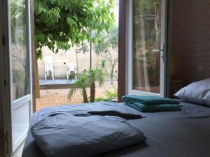 Vacances idéales limite Sanary sur mer !! logement partagé Shared accommodation tesisinde bir odada yatak veya yataklar