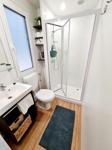 Ванная комната в Mobile Homes Adriatic , Campsite Porton Biondi -Rovinj