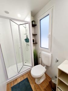 Ванная комната в Mobile Homes Adriatic , Campsite Porton Biondi -Rovinj