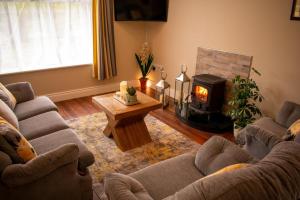 Posezení v ubytování Drumlanaught Cottage Farnham