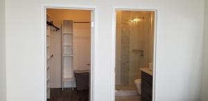 Salle de bains dans l'établissement LIV Extended Stay