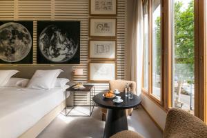 a bedroom with a bed and a table and chairs at Hotel Margot House Barcelona in Barcelona