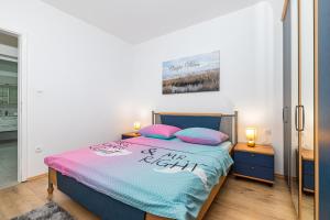 Ένα ή περισσότερα κρεβάτια σε δωμάτιο στο Apartman DOMANI