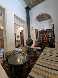Uma área de estar em Bayt Alice Hostel