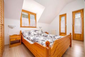 Fotografia z galérie ubytovania Apartment in Balatonmariafürdo 40858 v destinácii Balatonmáriafürdő