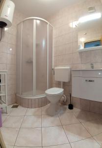 Phòng tắm tại Apartments Josi - 150 m from sea