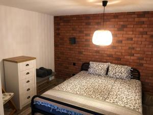 Posteľ alebo postele v izbe v ubytovaní Apartamenty Chris