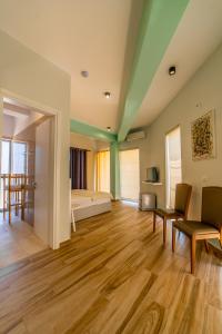 TV a/nebo společenská místnost v ubytování Hotel NEBO