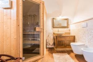 A bathroom at Maso La Marianna