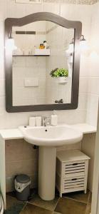 Ένα μπάνιο στο STUDIO LOFT in the CENTER SANREMO FOR 3 PEOPLE +25 φωτογραφίες