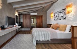 TV a/nebo společenská místnost v ubytování Kaipo Alaçatı Adult Only