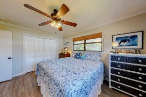 En eller flere senge i et værelse på Pelican Kiss Beach Cottage + 35 billeder