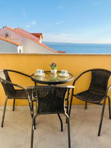 Fotografie z fotogalerie ubytování Apartment on the hill overlooking the sea v destinaci Podstrana