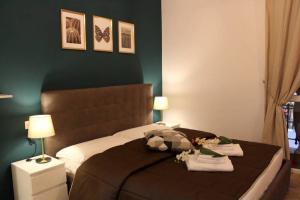 a bedroom with a bed with towels and two lamps at Bologna Central Apartments - Indipendenza 43 in Bologna