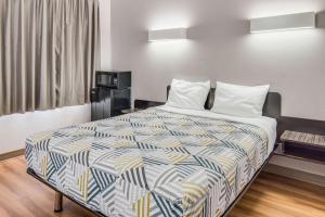 Postel nebo postele na pokoji v ubytování Motel 6-Cleburne, TX