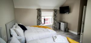 Voodi või voodid majutusasutuse The Leitrim Inn and Blueway Lodge toas
