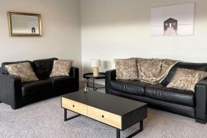 Gallery image of Modern Fully Fenced Stackbrae Holiday Home in Wanaka