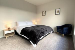 Gallery image of Modern Fully Fenced Stackbrae Holiday Home in Wanaka