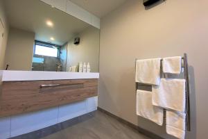 Gallery image of Modern Fully Fenced Stackbrae Holiday Home in Wanaka