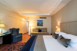 Postel nebo postele na pokoji v ubytování Best Western Plus Embassy Hotel