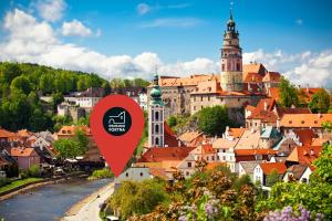 Nespecifikovaný výhled na destinaci Český Krumlov nebo výhled na město při pohledu z penzionu