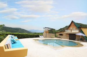 a pool at a villa with mountains in the background at Areca Leisure Centre in Anapoima