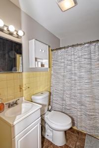 Vannituba majutusasutuses Camelback Rd Rancher- On ONE ACRE & near attractions +35 fotot