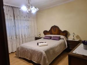a bedroom with a large bed with purple pillows at Casa do Norte in San Salvador