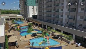 Kolam renang di atau dekat dengan Olimpia Park Resort flat para até 5 pessoas