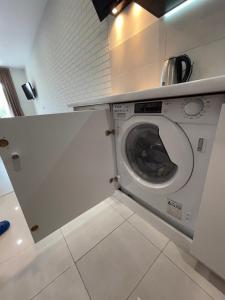 a laundry room with a washing machine in a kitchen at Апартаменты в Аркадии - Arcadia Sky Apartments in Odesa