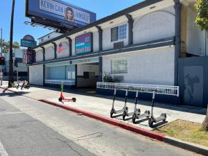 a store front with a row of scooters on a street at Hollywood Guest Inn in Los Angeles