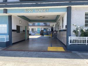 an entrance to a building with a sign that reads sunset at Hollywood Guest Inn in Los Angeles