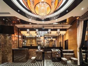 Area tempat duduk di APA Hotel Nishifunabashi Ekimae