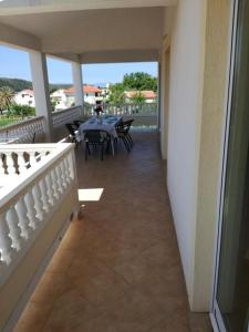 Balkón alebo terasa v ubytovaní Apartments Kampor (4235)