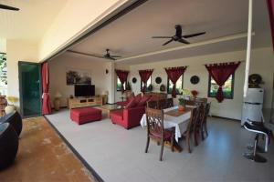 Φωτογραφία από το άλμπουμ του 4 Bedroom Villa 4-30 seconds walk to the beach SDV025-By Samui Dream Villas σε Ban Bang Po +51 φωτογραφίες