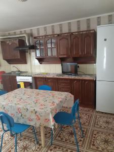 Кухня или кухненски бокс в пол дома с отдельным входом